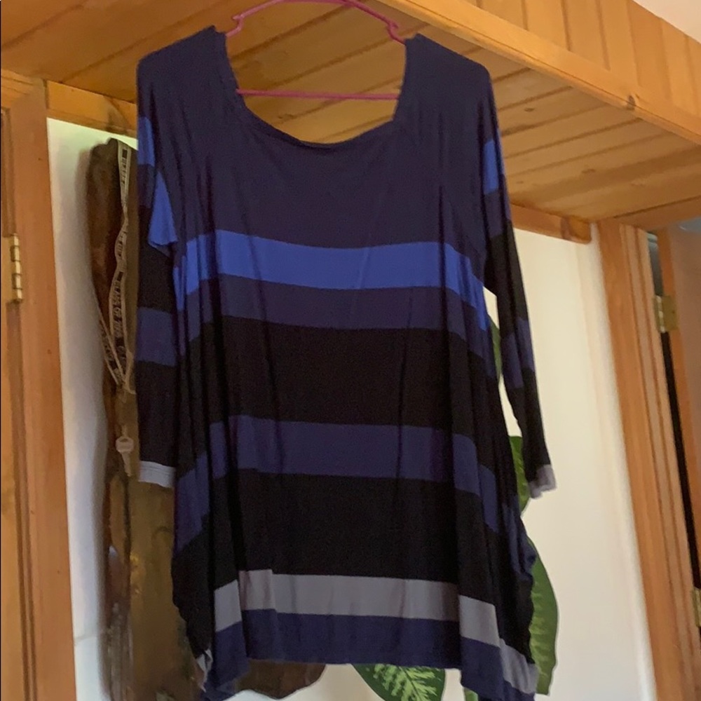 Asymmetrical 3/4 sleeve top